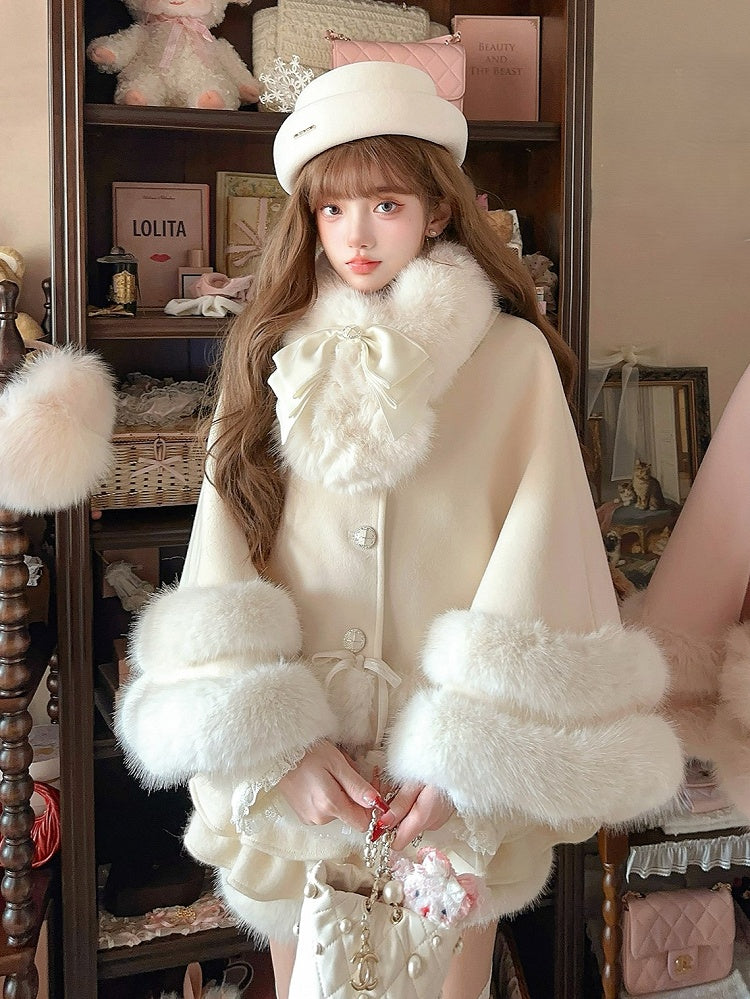 Umhang aus Kunstfleece, weiß, mit pelzbesetzten Schleifenakzenten, cremefarben