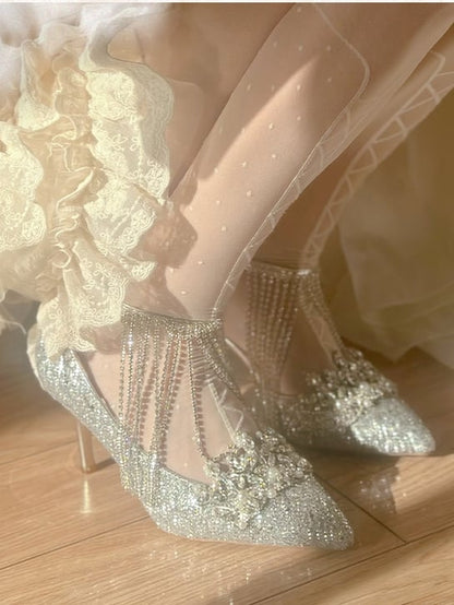 Silberne High Heels mit spitzer Zehenpartie, Strass-Pailletten und Quaste