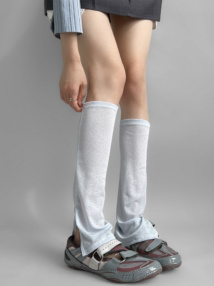 ホワイト/ブルーの袖、レッグカフス、スプリット