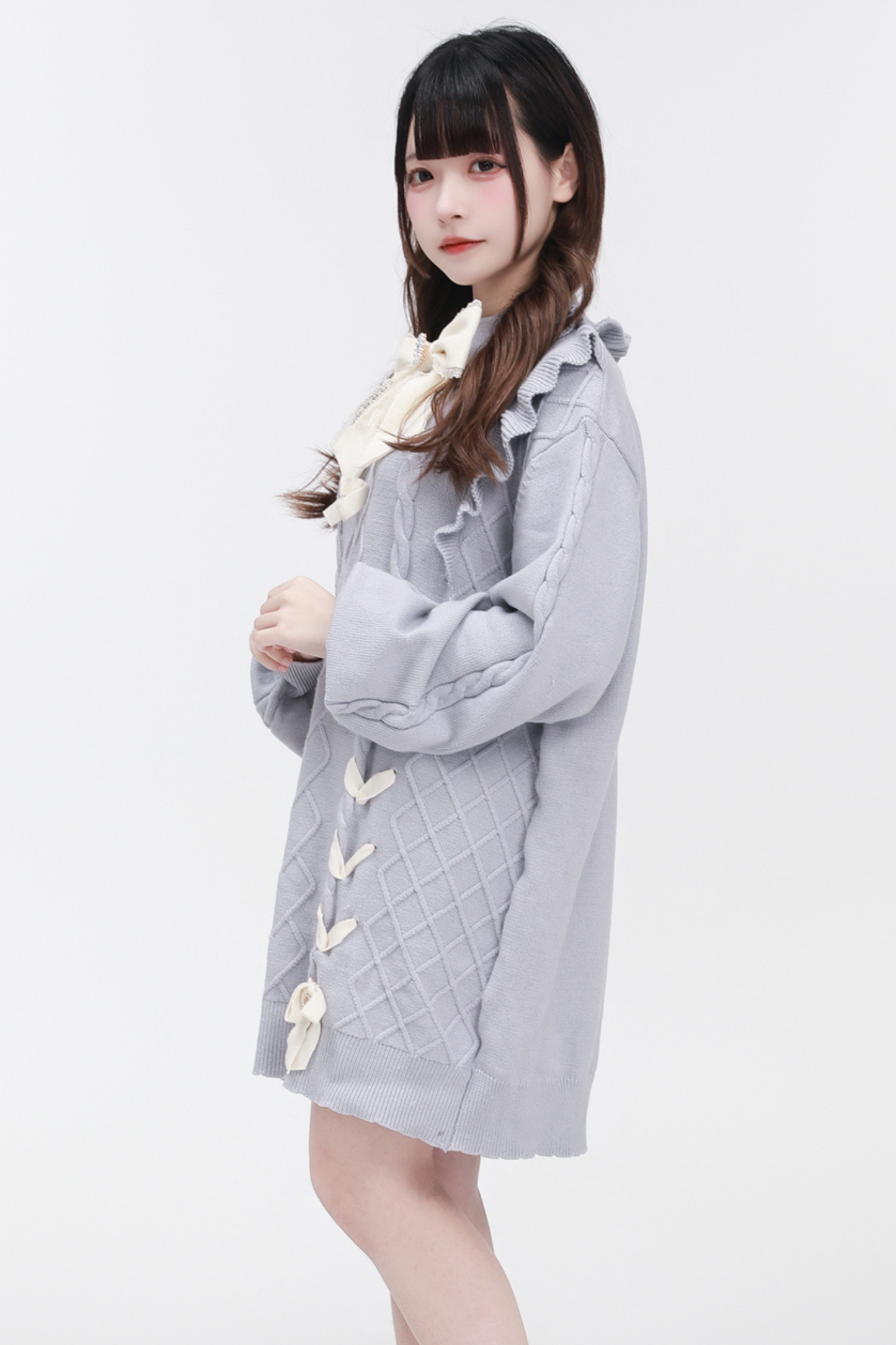 Pullover mit fliegendem Halsausschnitt und hohen Ärmeln