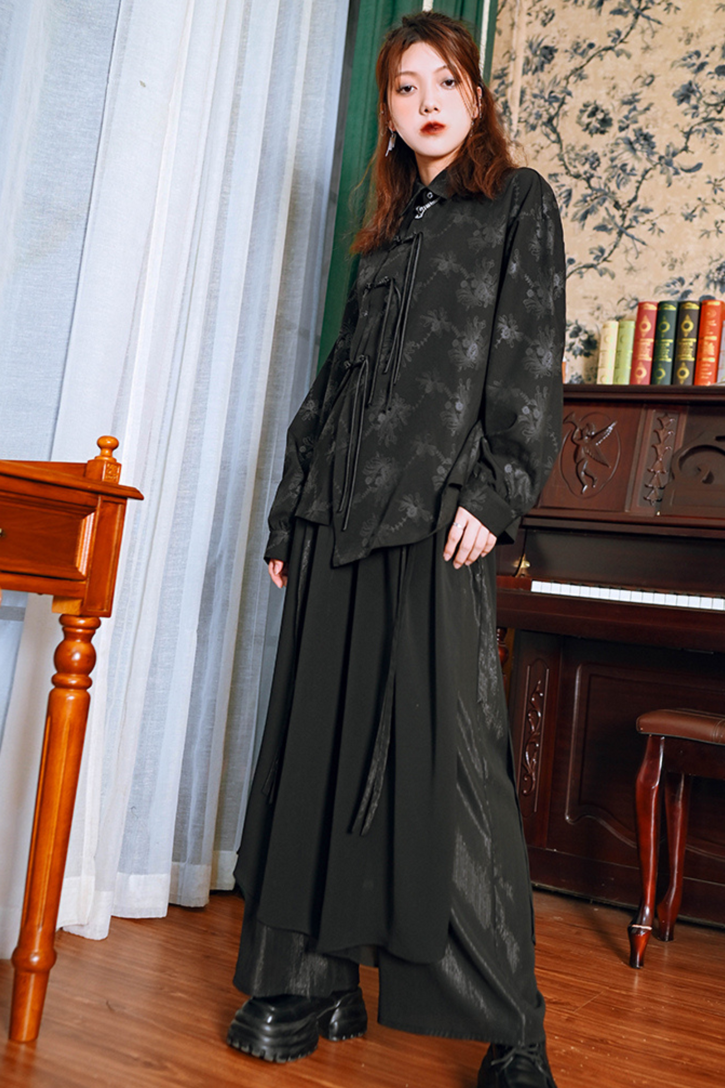 レトロなブラウスのタッセルデザイン