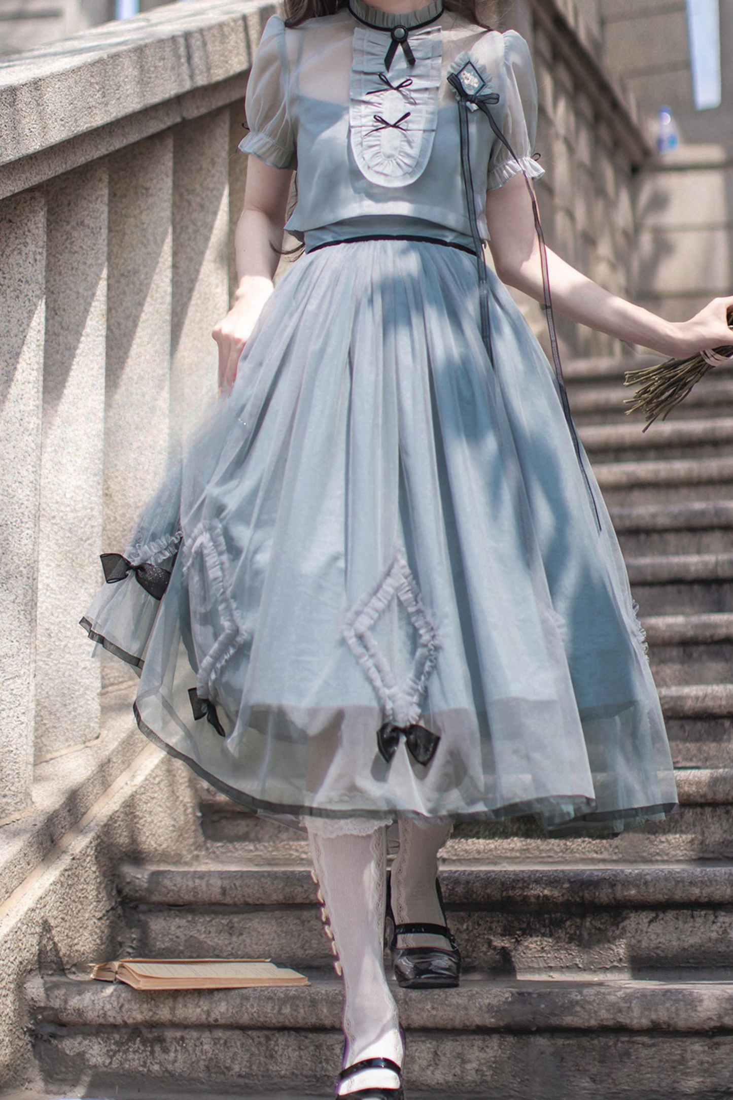 ブローチドレス ノスタルジックリボントップ + 旅するアリスアウター