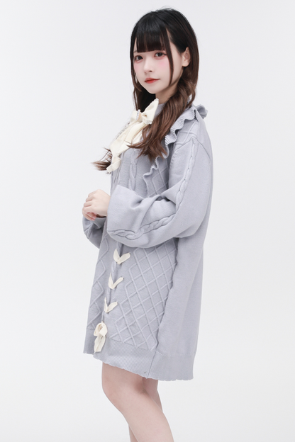 Pulloverkleid mit fliegendem Hals und hohen Ärmeln