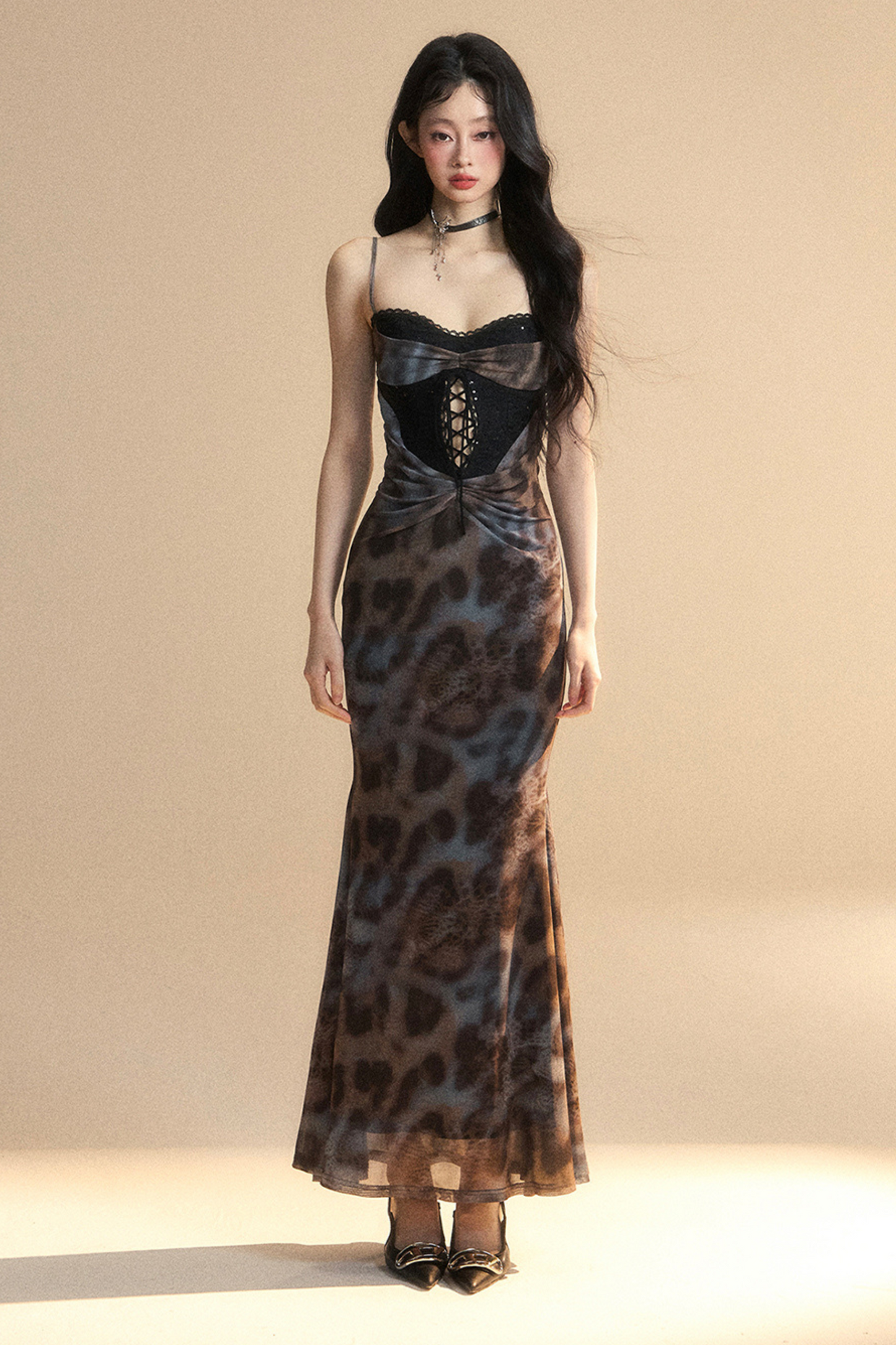 Leoparden-Empire-Kleid aus Spitze