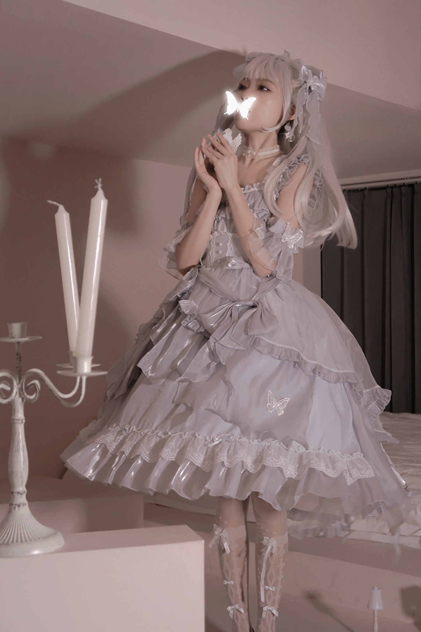 Kleid mit fliegenden großen Lolita-Ärmeln