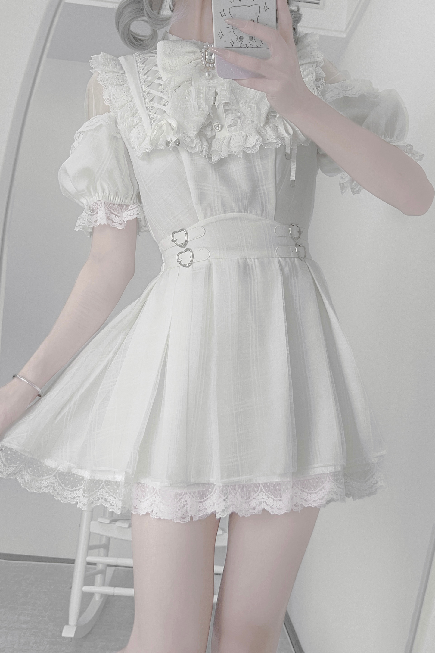 Süßes Kleid mit Rüschen, süße Reservierungen