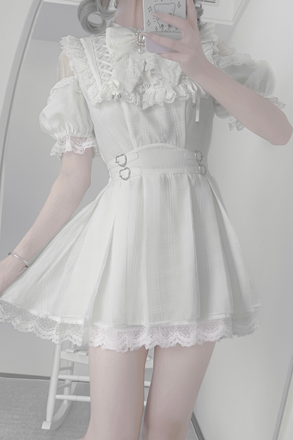 Süßes Kleid mit Rüschen, süße Reservierungen