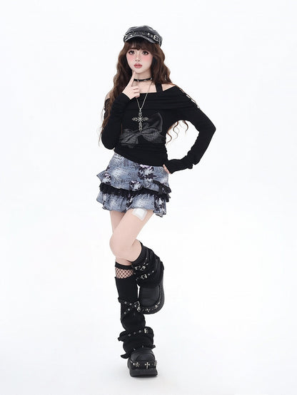 ブラックのオフショルダーネックラインの蝶結びプリントトップス