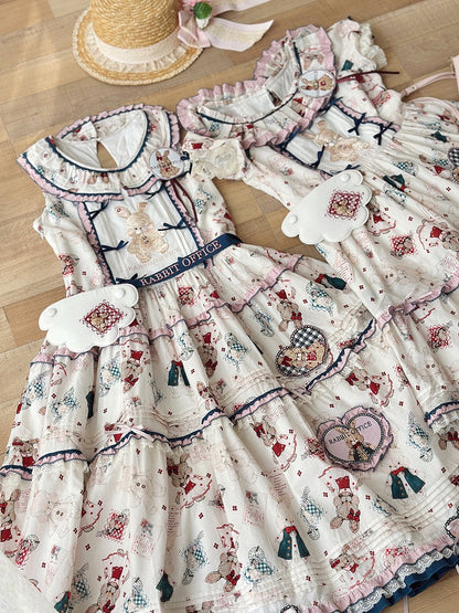 Weiße wolkenförmige Brosche mit Hasenstickerei