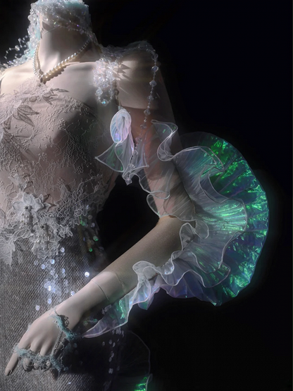 Kaskadierendes, hautfarbenes, transparentes Bolero-Design mit flossenförmiger Rüsche aus Tüll