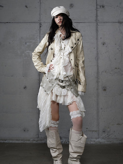 Asymmetrischer beiger Punkrock mit PU-Nietendetail