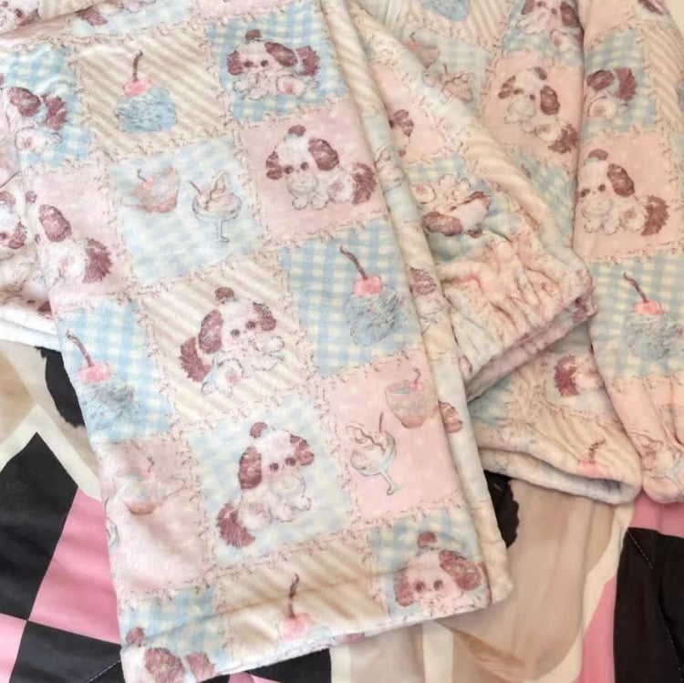 Dicker Pyjama-Satz mit buntem Patchwork-Print