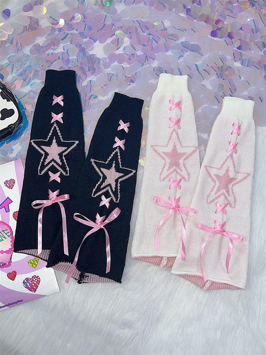 ブラック＆ホワイトのレースアップディテールニットスターレッグウォーマー