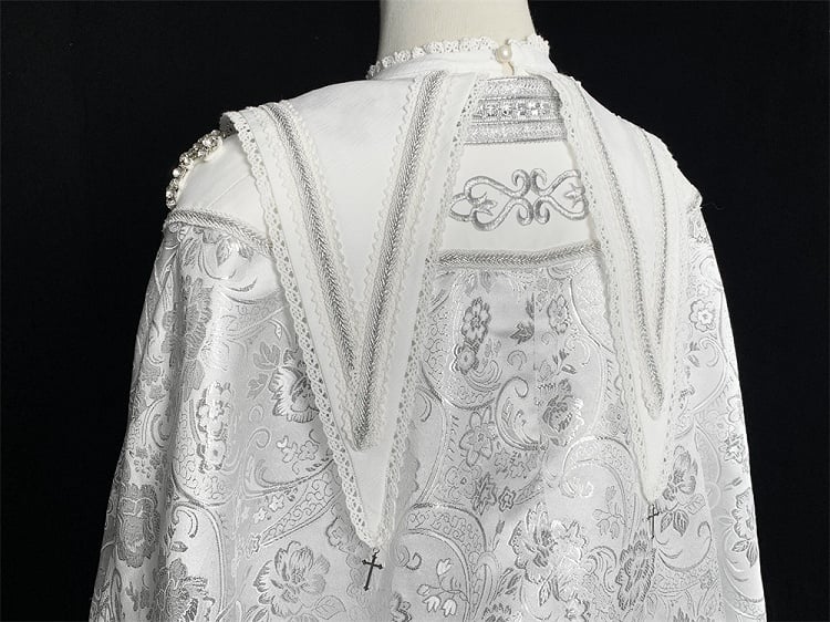 Stickerei Silber Kreuz Lolita Verzierte Details Nonne Weiß und Umhang