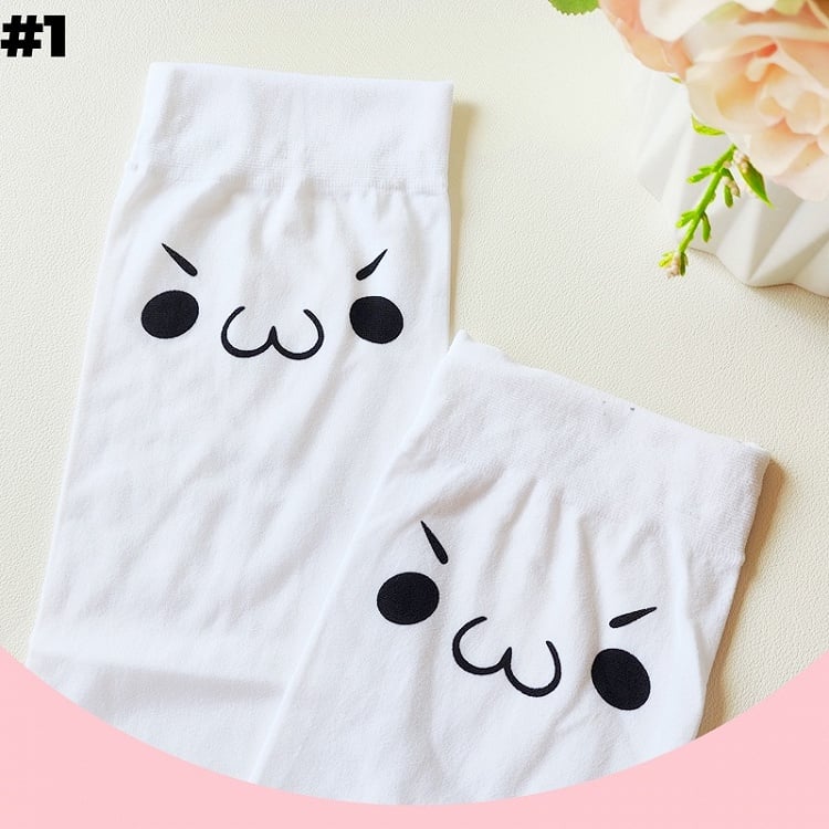 Weiße süße Overknee-Strümpfe