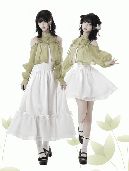 Grünes, halbtransparentes Oberteil im Cheongsam-Stil mit ausgeschnittenen Schultern und gerüschtem Ausschnitt