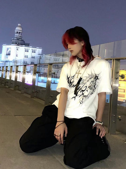 Print Dark Gothic T-Shirt with Centipede Aesthetic White/Black