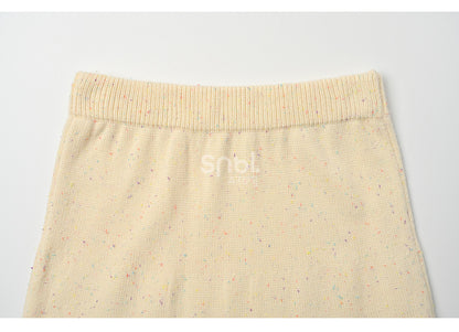 イエローのリボンがアクセントのハイウエストニットミディ丈スカート