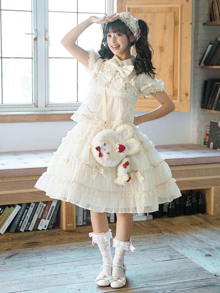 Beiges süßes Lolita-Kleid mit Schleifenakzenten und Rüschenbesatz