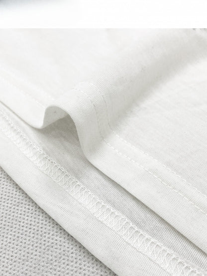 非対称プリントトップス、ネックライン、長袖、ホワイトデザイン