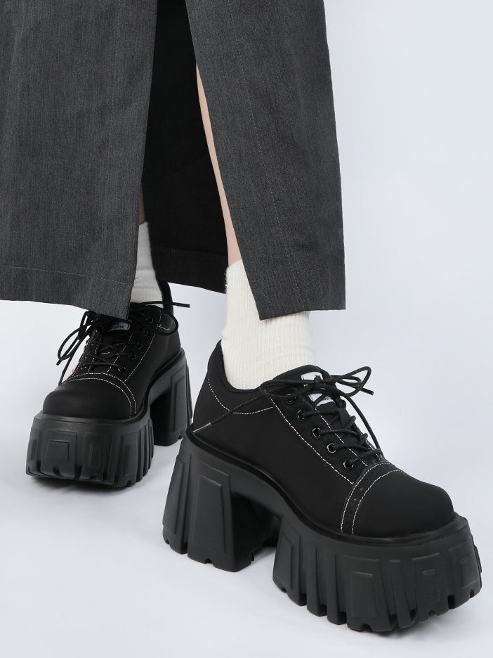 Detailing Preppy with Shoes Chunky Crisscross - Platform Style Lace-Up Design