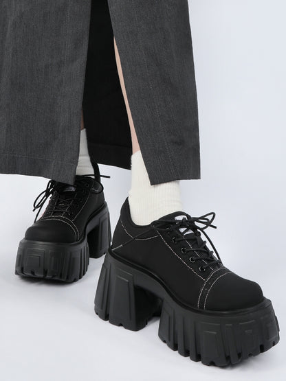 Detailing Preppy with Shoes Chunky Crisscross - Platform Style Lace-Up Design