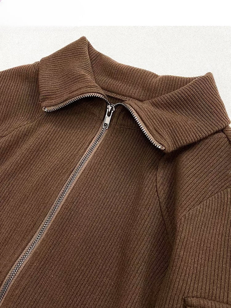 Kaffeefarbenes, schmal geschnittenes Strickoberteil