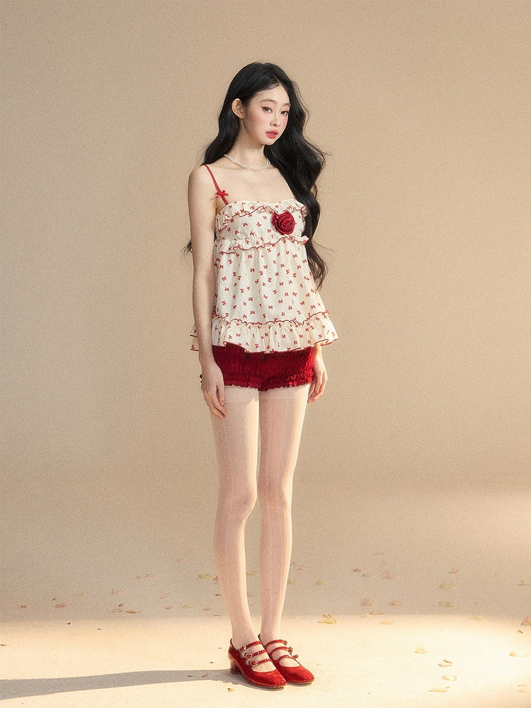 Aprikosenfarbenes Camisole mit Rüschen und rotem Schleifenmuster