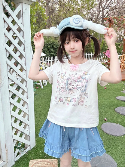 ホワイトのフリルネックラインの愛らしいウサギのプリントTシャツ