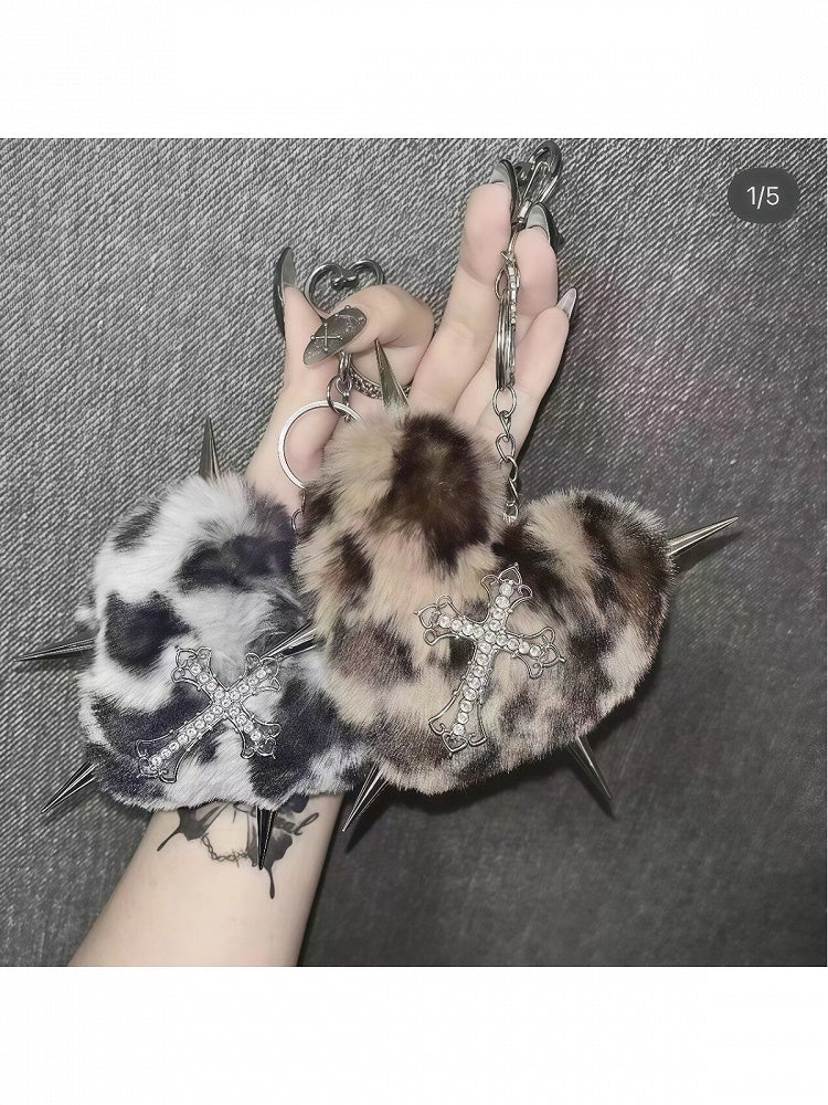 Porte-clés cœur en peluche Y2K avec pics croisés - Kiwi Store