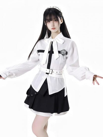 取り外し可能な蝶の時計ブローチ付きシャツ、リボン、黒のセルフタイ、白のストライプ、クロスデザイン