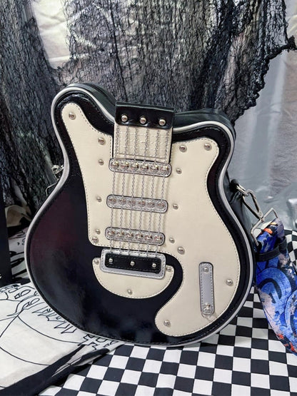 イエロー/レッド/ブラック＆ホワイトのギター型クロスボディバッグ