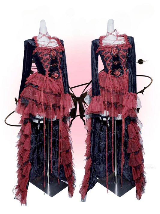 ゴシックな黒と赤のレース裾のティアードハイロースカート