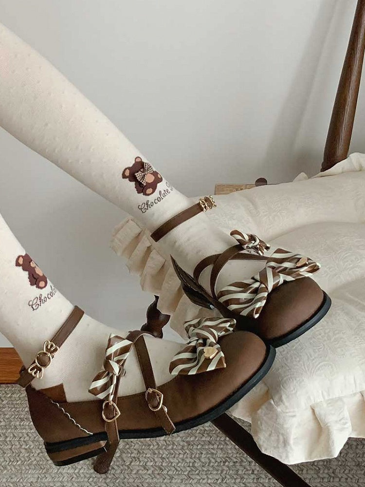 Braune Lolita-Schuhe mit Schnallenmuster und gestreiftem Herz- und Schleifendesign im Crisscross-Top-Design
