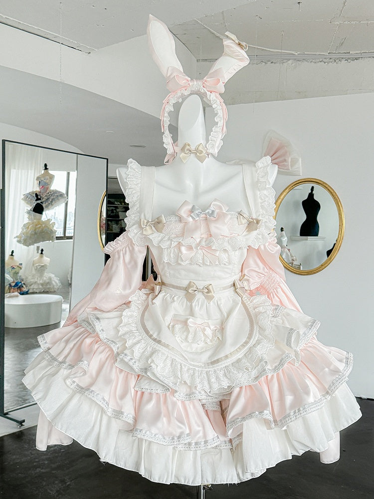 ホワイトとピンクのスイートメイドエプロン＋バスクウエストティアードフリルヘムストラップレスパフィードレス