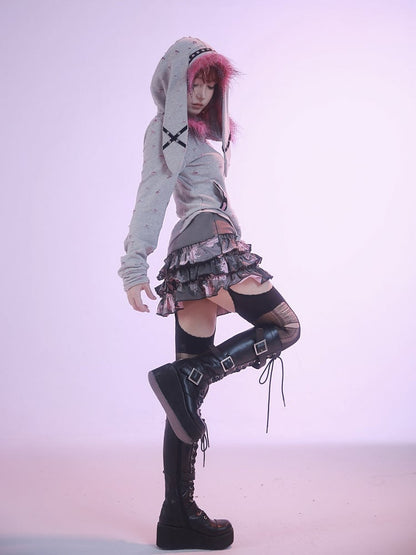 グレーのローウエスト迷彩スカート