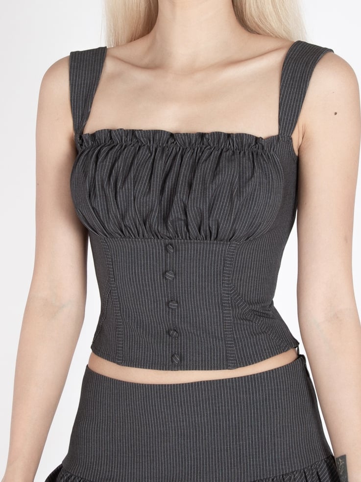 Dunkelgraues, kurzes, ärmelloses Top mit gerüschtem, quadratischem Ausschnitt und Streifenmuster