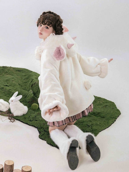 白いキュートなラムの耳付きフード付き冬用着心地の良いプラッシュコート