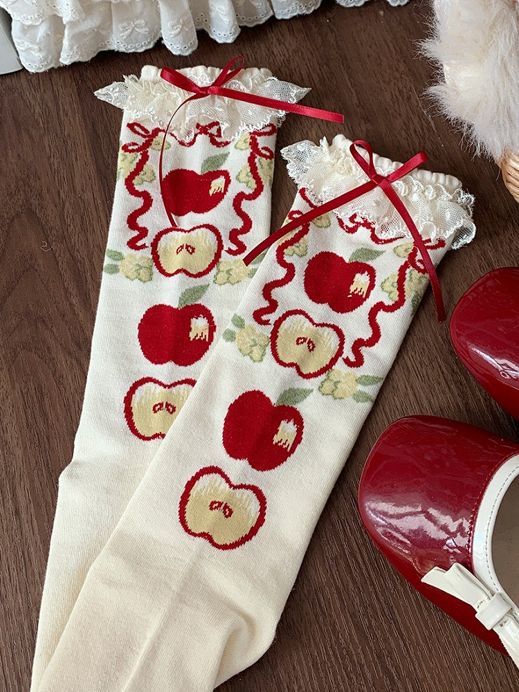 Grün/Rote Kalbssocken mit Spitze und Apfel-Lolita-Print und süßem Besatz