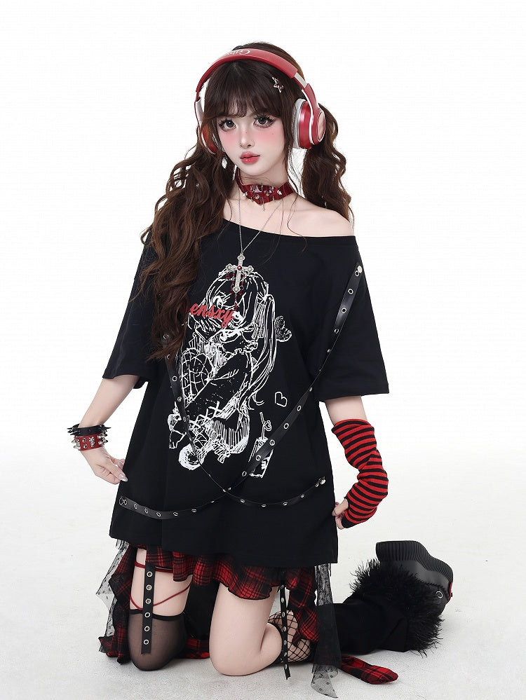 ほろ苦いクリスクロスストラップデザインTシャツ ロックガールプリント ブラック