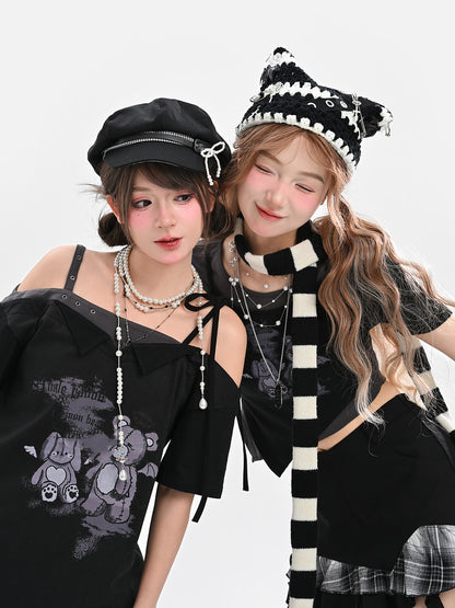 ブラック オフショルダー ネックライン テディベア プリント Tシャツ
