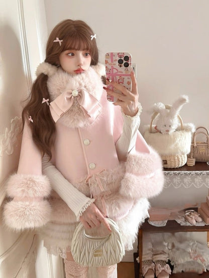 Rosa Fleece-Umhang mit Schleifenpelzbesatz und Akzenten