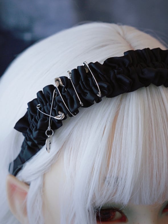 Design Ruffle Decorated Heart Black Buckle Trim KC Pins Gothic