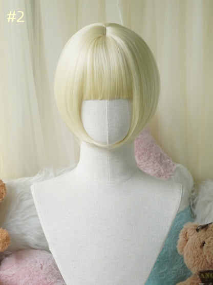 ライトブロンドのボブカットショートウィッグ（カール/フルバング付き）