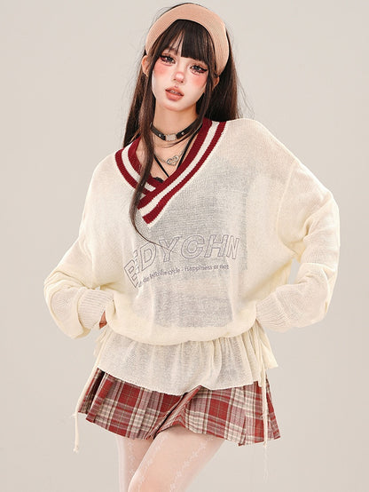 Aprikosenfarbenes, halbtransparentes, lockeres Strickoberteil mit V-Ausschnitt und gerüschter Taille