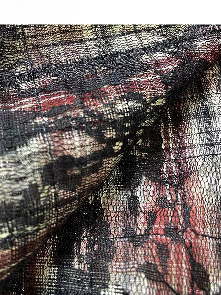 ワインレッドのチェック柄シャツ