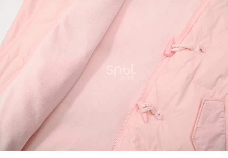 Rosa Daunenmantel mit Kapuze, Schleife und Horn-Knopf