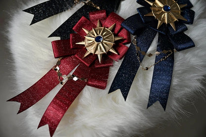 ブラックダークバッジレッドブローチ/ブルー