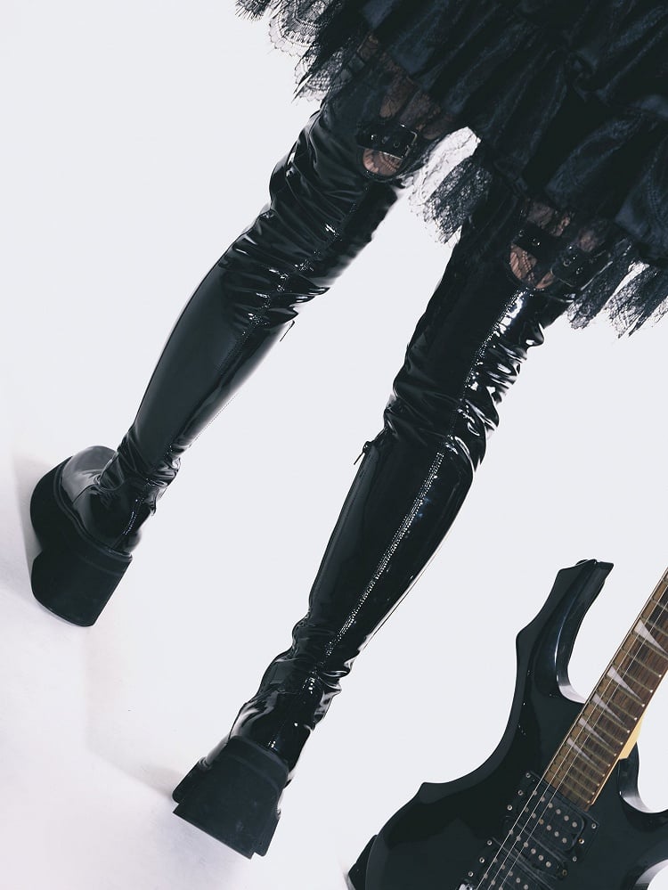 Polierte schwarze Gothic Overknee-Stiefel mit herzförmigem Cutout-Detail