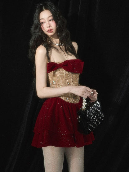 Weinrotes, strassverziertes Tweed-Patchwork-Mieder mit Stufenrock und trägerlosem Kleid